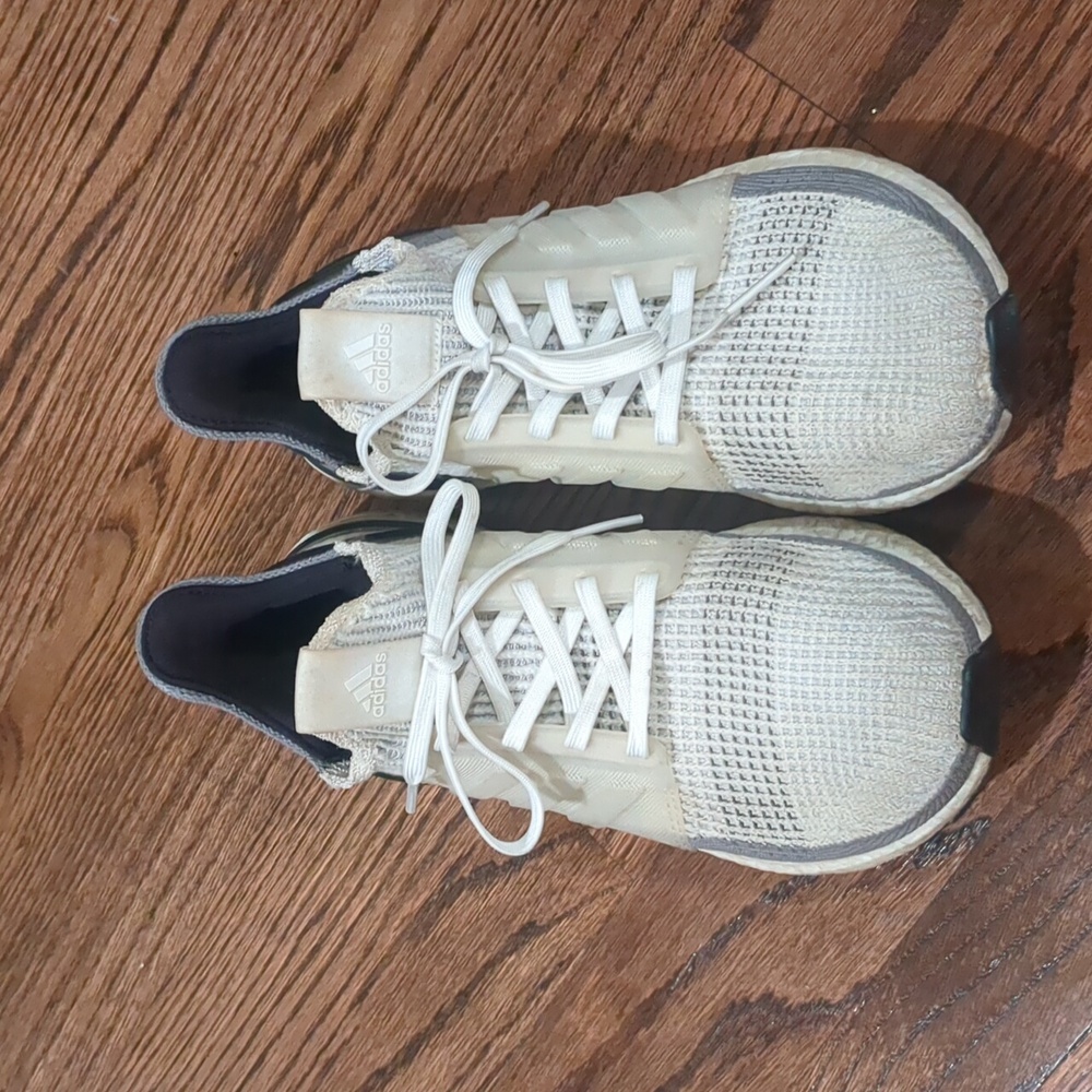 Adidas Ultraboost Women's Sz 9
